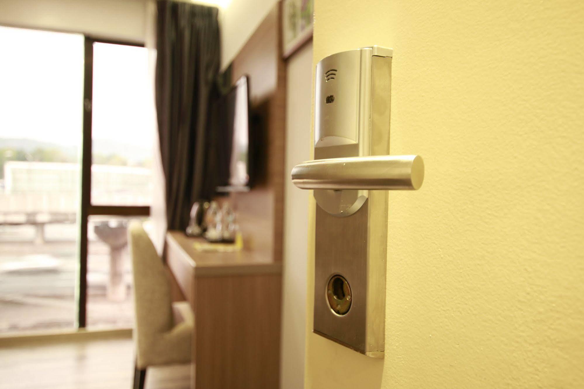 Hotel 99 Pusat Bandar Puchong Zewnętrze zdjęcie