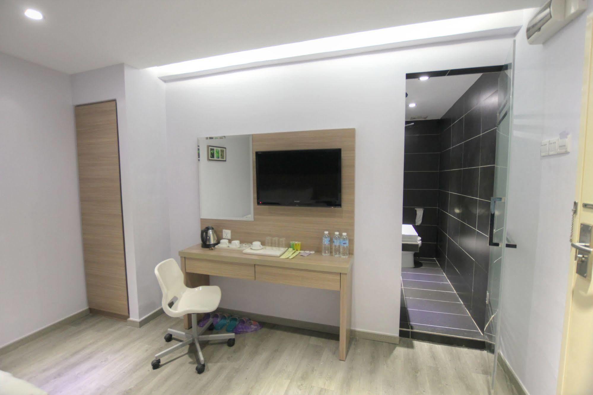 Hotel 99 Pusat Bandar Puchong Zewnętrze zdjęcie
