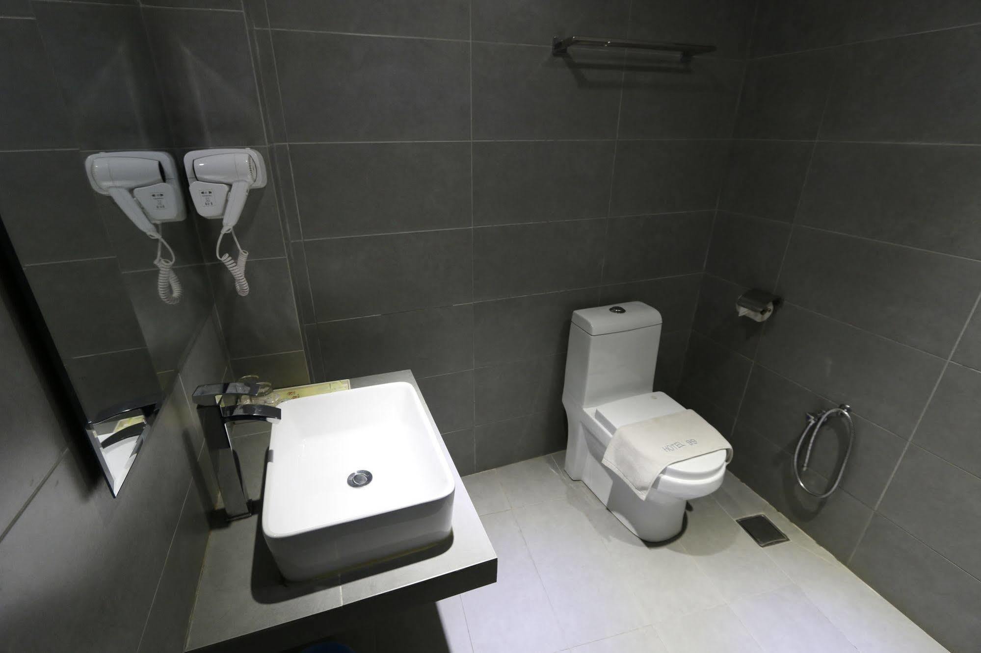 Hotel 99 Pusat Bandar Puchong Zewnętrze zdjęcie